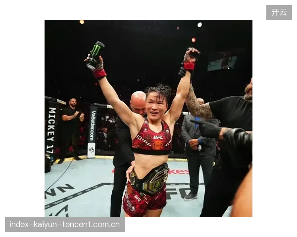 UFC拳击组合拳速度快到裁判都看不清？揭秘极限速度背后的战术奥秘