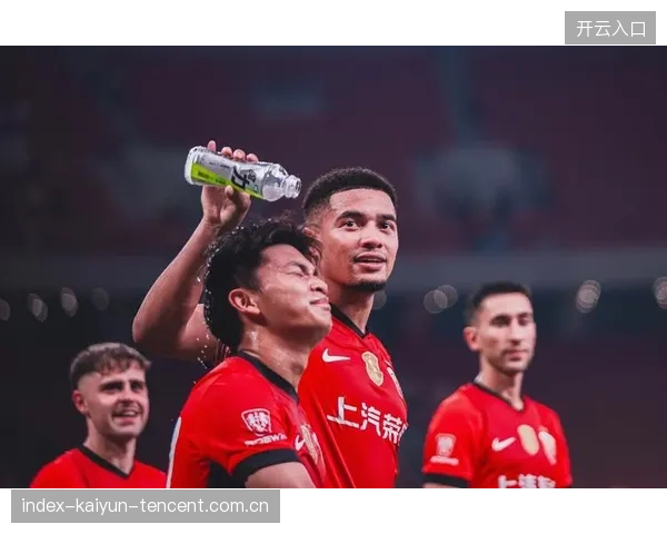 上海海港底线假动作引发现场尖叫